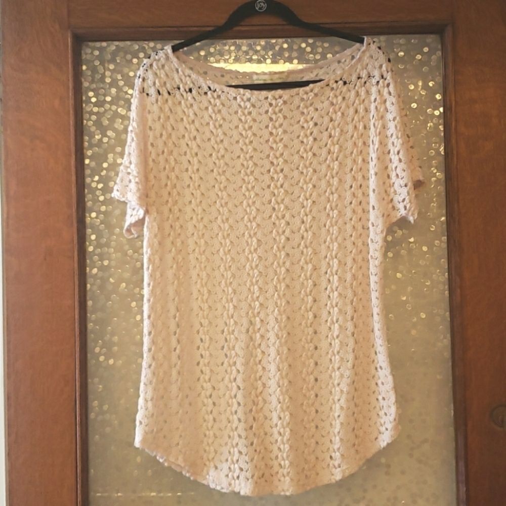 Cream Open Knit TShirt Size Medium 🤎